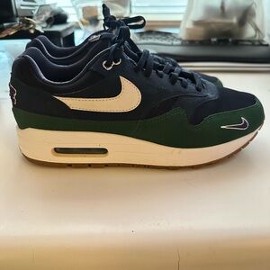 WMNS Nike Air Max 1 QS “Letterman Pack”